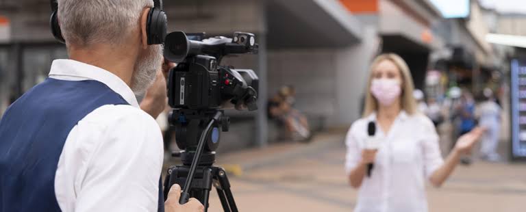 Journalism vs Communications: Which Degree for Writers? Journalism vs Communications: Which Degree for Writers?