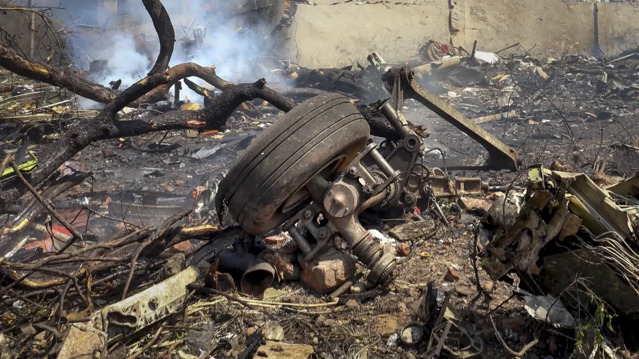 Families of two british Air India crash victims in UK receive wrong bodies!