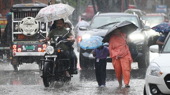 100+ flights delayed amid strong winds, Delhi's IGI airport issues advisory!