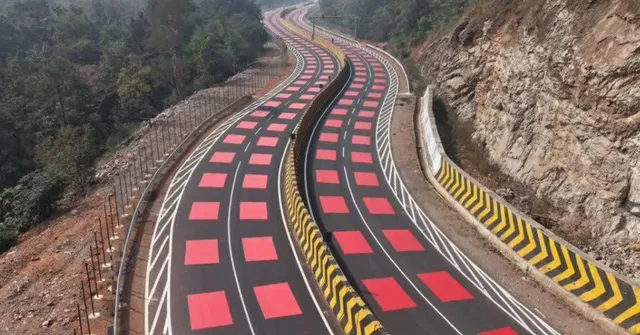 A red road in India is forcing drivers to slow down - here’s why!