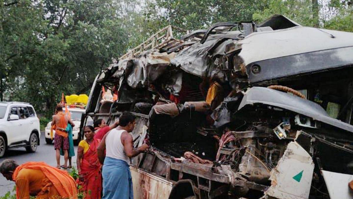 Devotion turns to tragedy: Kanwariya Pilgrims killed in Jharkhand road accident!