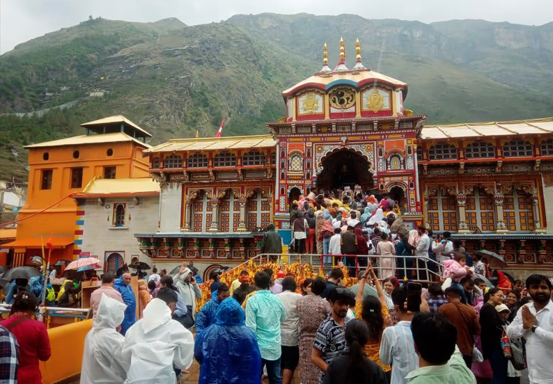 Char Dham Yatra temporarily suspended due to heavy rain and landslides in Uttarakhand!