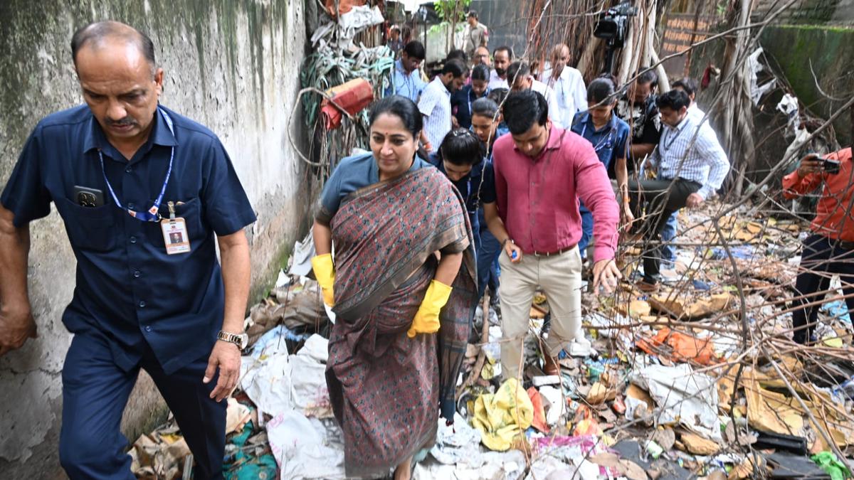 CM Rekha Gupta leads Delhi's 'Kude se Azadi' drive with powerful civic call!