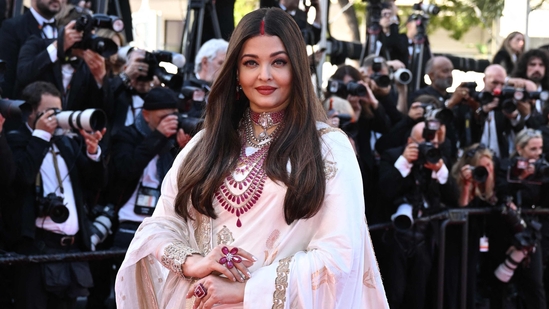 Aishwarya Rai's Cannes necklace had insane 500 carats of Mozambique rubies