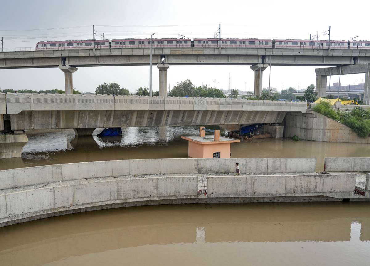 Yamuna water rises, Yamuna Bank metro gates closed for safety!