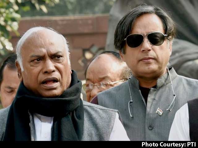 Congress president Kharge reacts to Tharoor's praise of PM, questions political priorities!