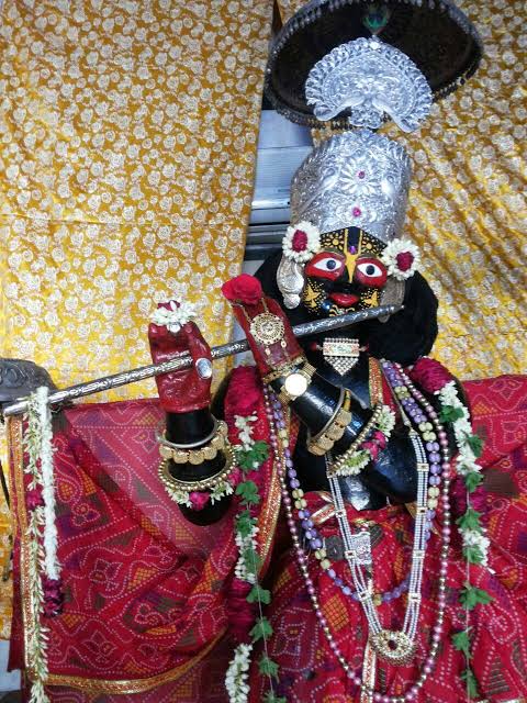 Lord Krishna wears a watch in this temple of Jaipur!