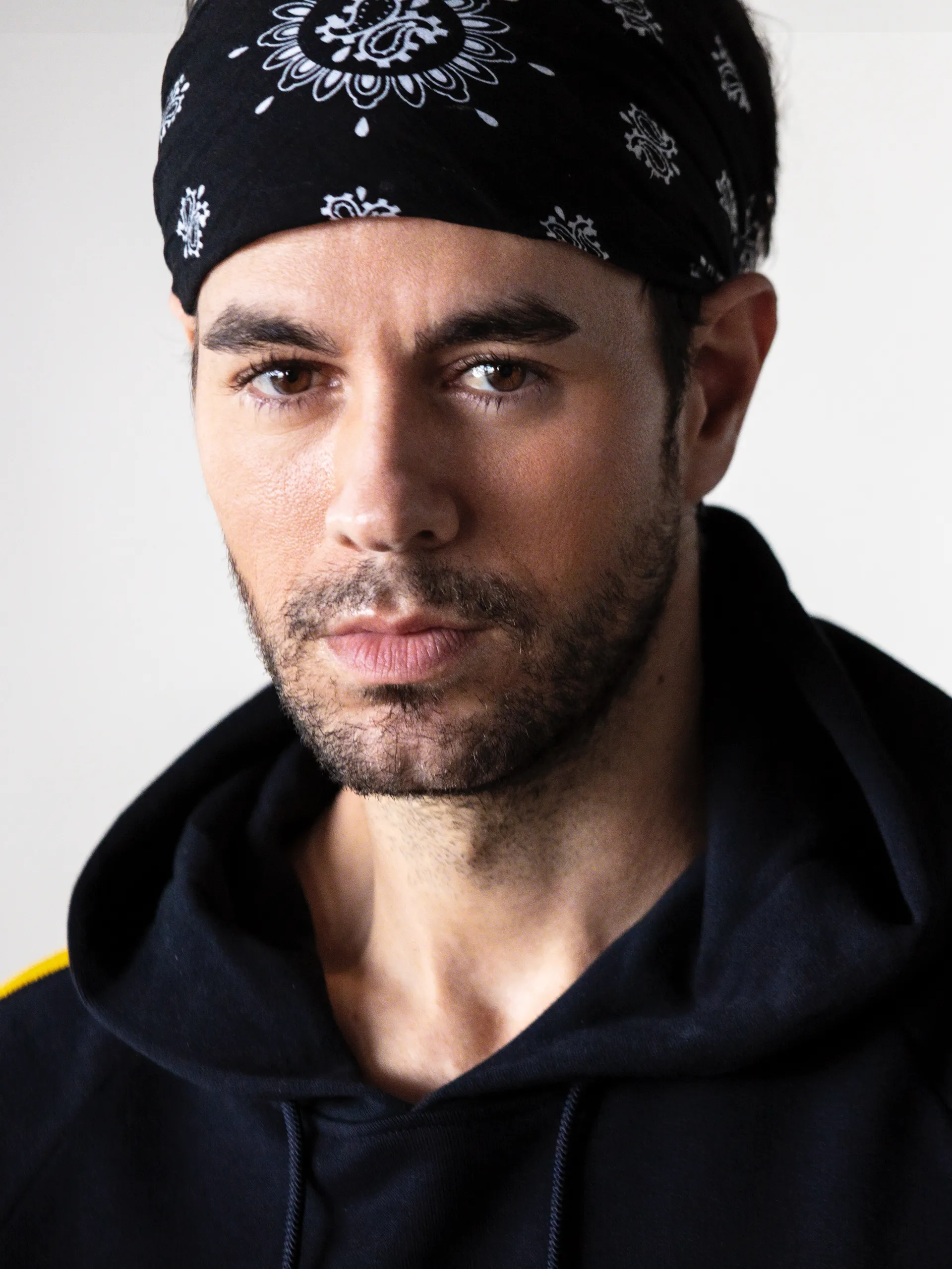 Enrique Iglesias returns to mumbai: A night of latin pop magic awaits!