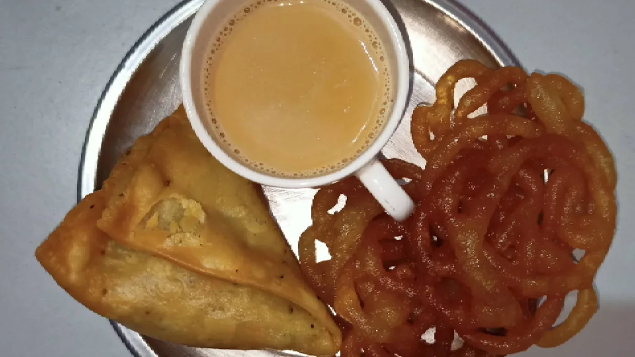 India to put cigarette-style warnings on samosas, jalebis, and pakoras