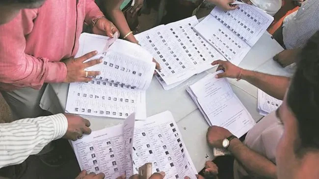 EC rejects Aadhaar, voter ID, ration card for Bihar roll revision