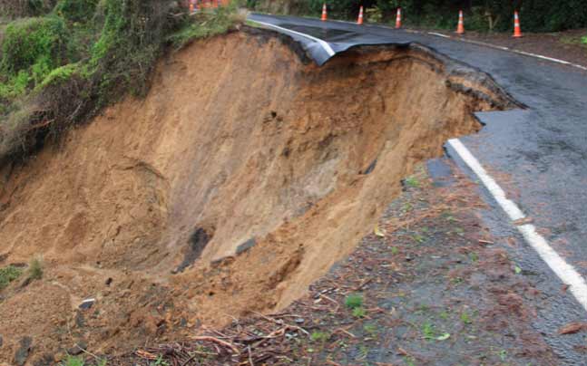 1,000 Tourists Trapped in Sikkim Due to Deadly Landslide!