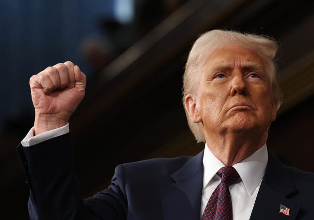 Donald Trump offers $1,000 to illegal immigrants to leave US