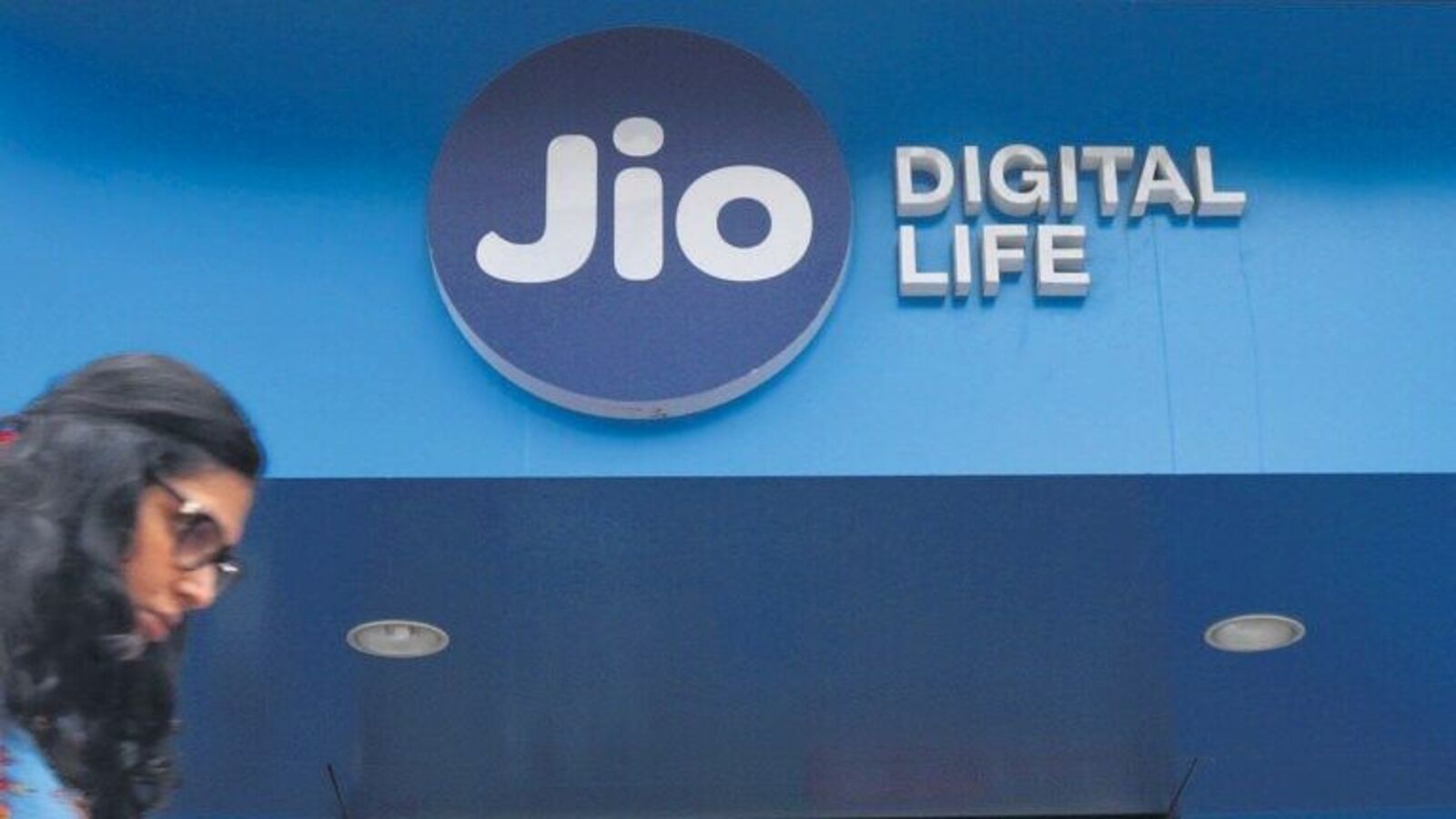 Big surprise for Jio users - something worth ₹35,000 is now free!