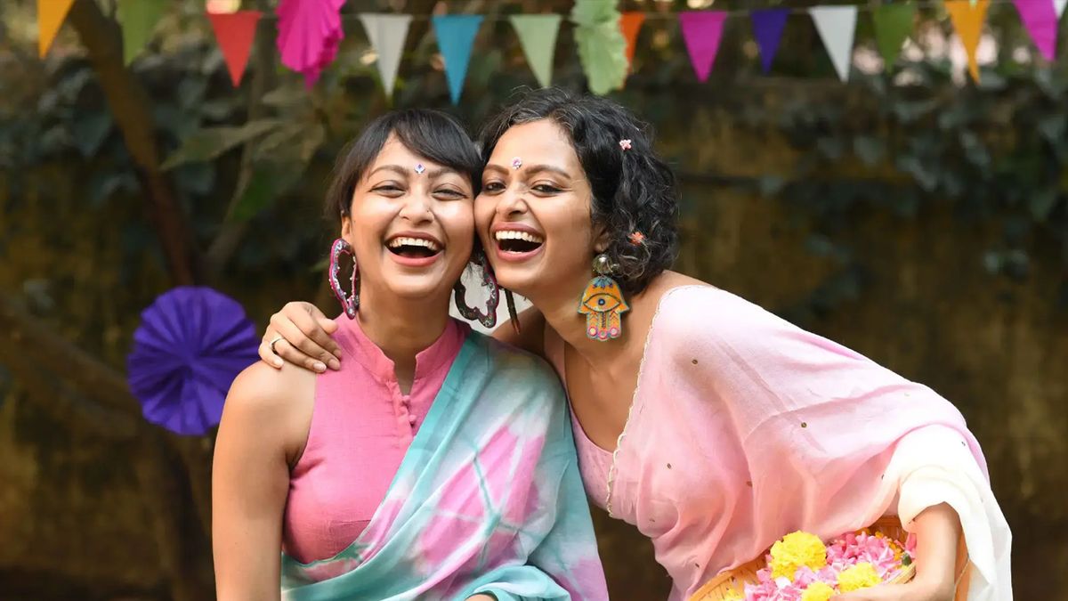 They quit corporate jobs - today their saree brand empowers 16,000 weavers!