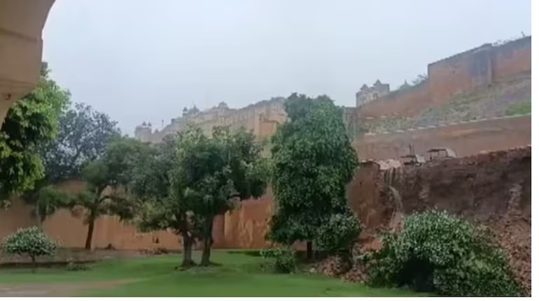 200-feet amer fort wall in jaipur falls amid heavy rains!