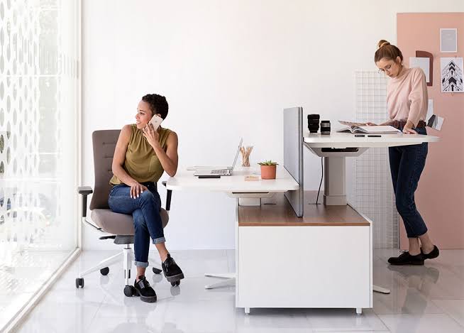 Standing at work : game-changer or just a trend?