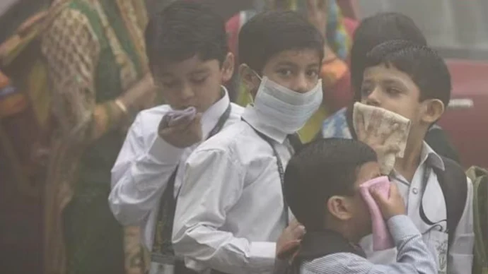 Delhi’s Toxic Air Triggers School Shift: Classes 1–5 Go Hybrid!
